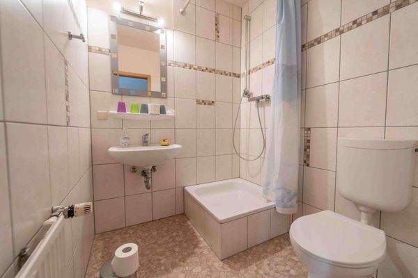 Gästehaus Bad OG Mittelwohnung