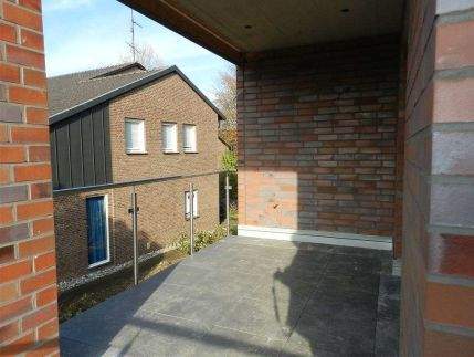 Balkon mit Glasgeländer