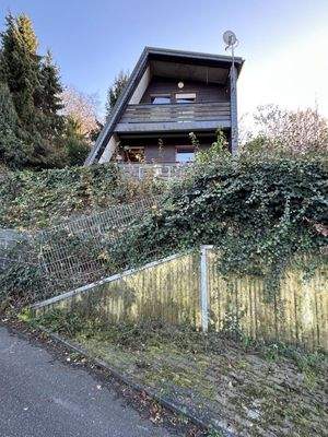 PKW-Stellplatz und Außenansicht