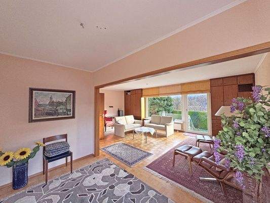 Wohnzimmer mit Blick in den Garten