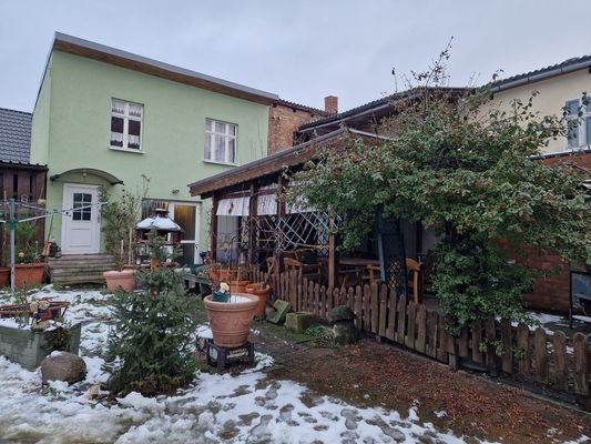 Große überdachte Außenterrasse für Haus Nr. 2