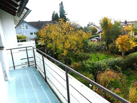 Balkon mit Blick in Grüne