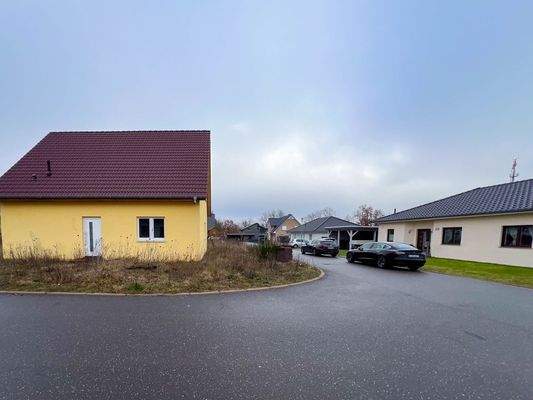 Ansicht hbalbrechts mit Umfeld