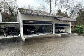 ... Ihr Parkplatz ... luftig, keine Arbeit, Tor auf und zu ...