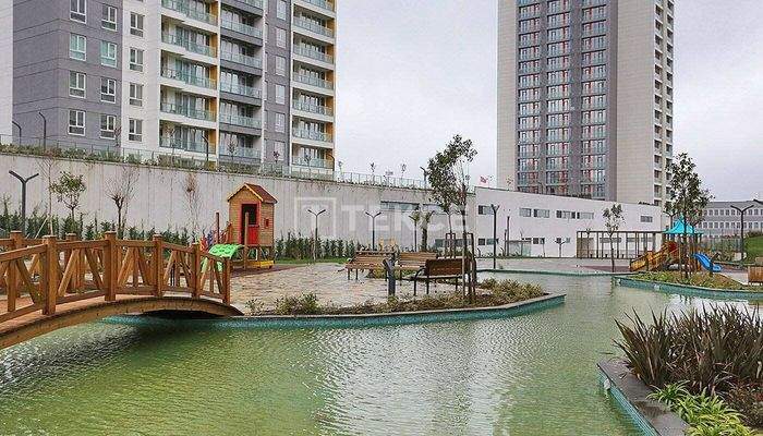 Apartments with Outdoor Swimming Pool in İstanbul Avcılar