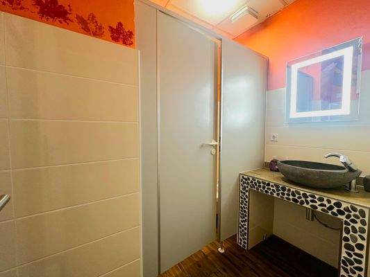 Badezimmer (1. OG rechts)