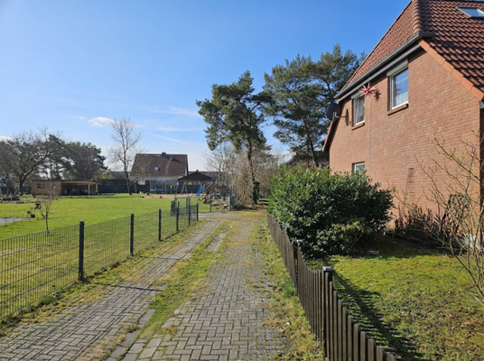 Zufahrt zum Baugrundstück