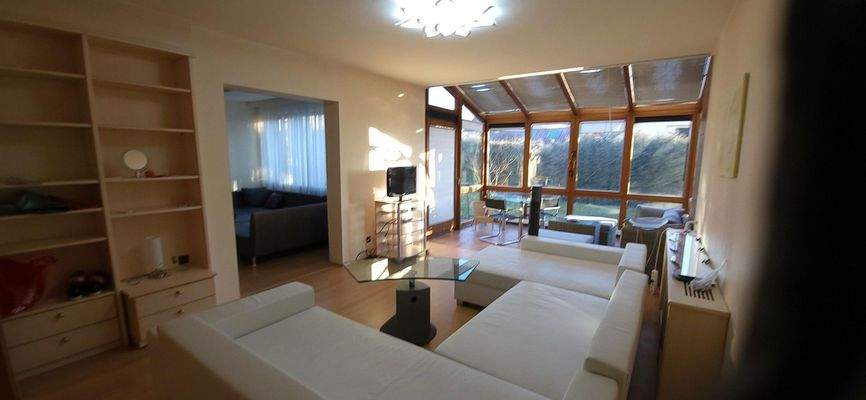 Wohnzimmer mit Wintergarten