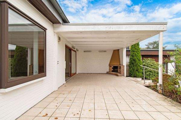 Teilüberdachte Terrasse