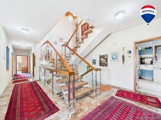 RE/MAX Immobilien DeLux Wohn-Geschäftshaus Merzig Flur