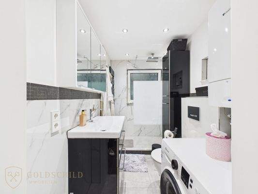 modernes Tageslichtbad mit begehbarer Dusche