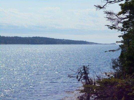 Blick über die Meeresbucht zum offenen Meer