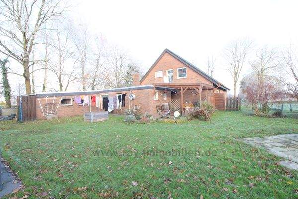 Nebengebäude und Garten Rückseite