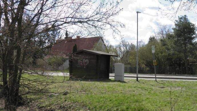 Bushaltestelle vor dem Verkaufsobjekt