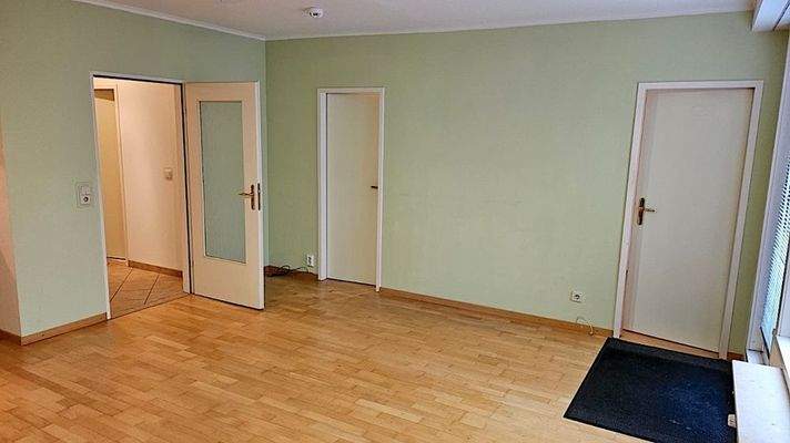 Teilansicht WZ mit Zugang zum Schlafzimmer 