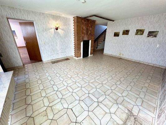 C4 Ess- Kaminzimmer Souterrain.jpg