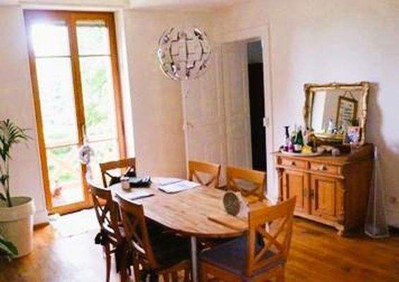 Esszimmer mit Balkontür