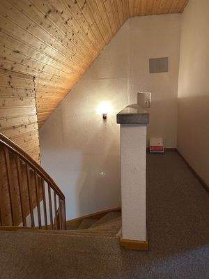 Flur - Treppe DG