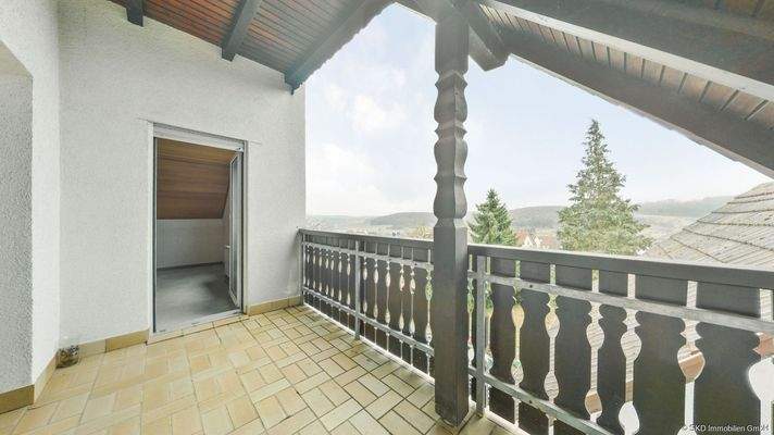 Überdachter Balkon mit Fernblick