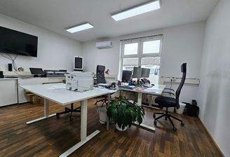 3 Arbeitsräume + Nebenflächen