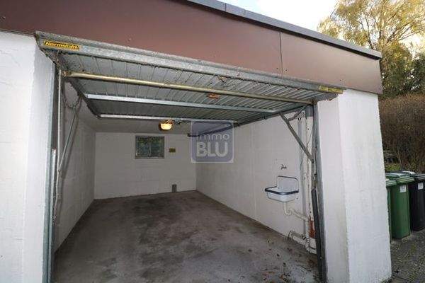 Garage mit Strom & Wasser