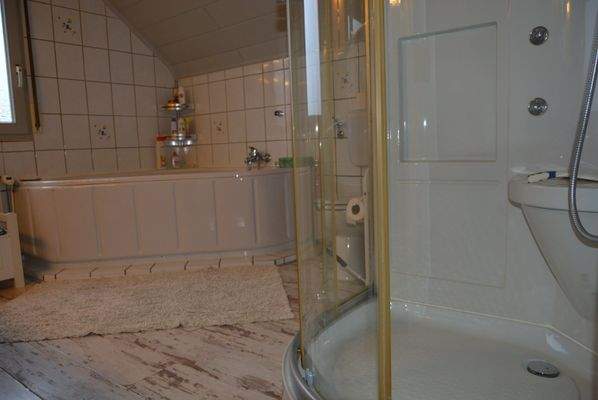 Badezimmer im Obergeschoss