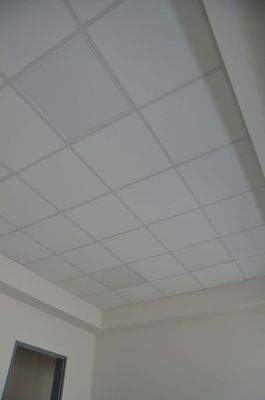 Akustikdecke mit LED Rasterleu