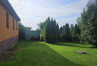 Fläche hinterm Haus