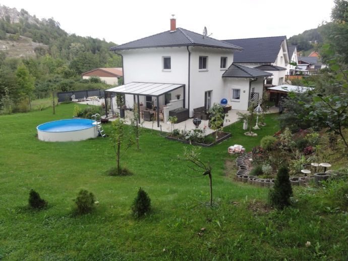 Einfamilienhaus im Toskana-Stil mit sehr großem Grundstück