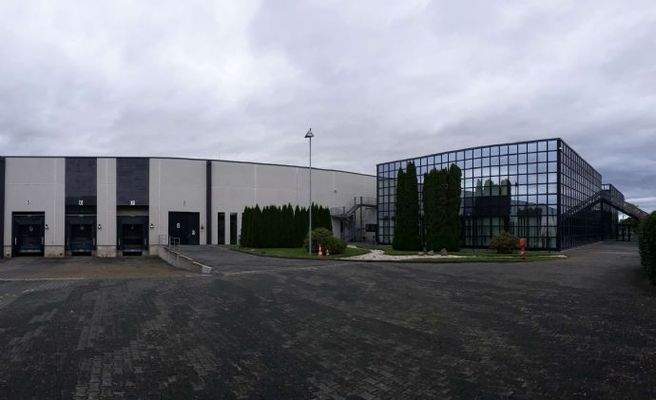 Außenansicht Halle + Büro