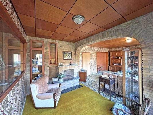 Wohnzimmer mit Kamin WE EG