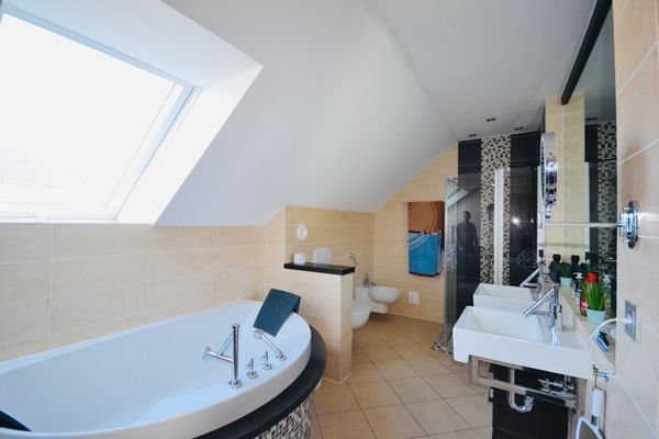 Badezimmer1.JPG