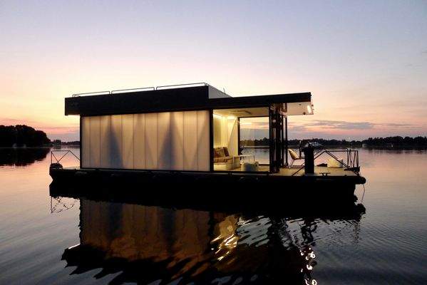 Leuchtkörper bei Nacht.jpg