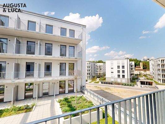 Balkon (schnittgleiche Musterwohnung)