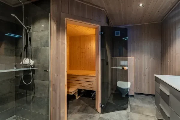 Bad mit Sauna.webp