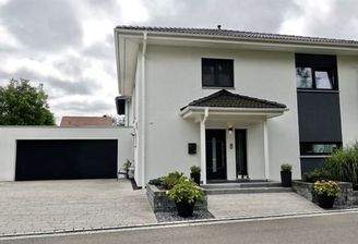 Frontansicht mit Eingang