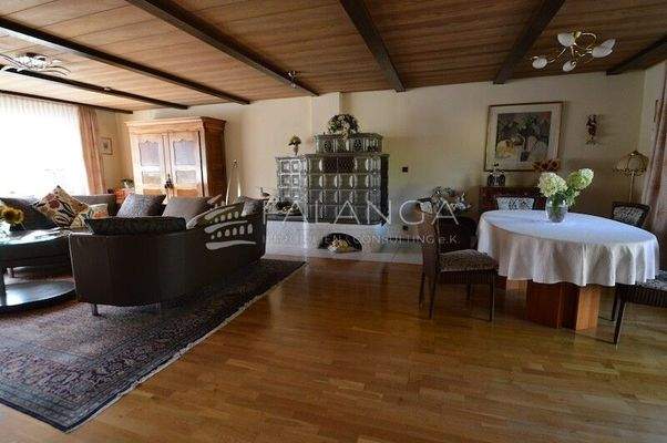 Wohn- Essbereich mit Kamin