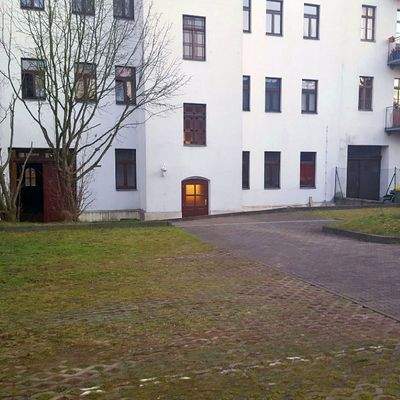 Hof / Stellplätze 01