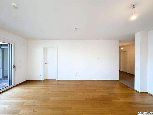 Wohnraum - Tür zum Schlafzimmer