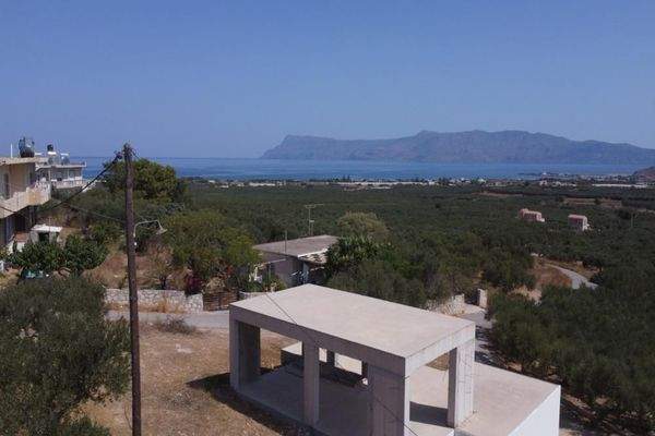 Kreta, Kissamos: Halbfertiges Haus mit Blick auf Meer und Berge zu verkaufen