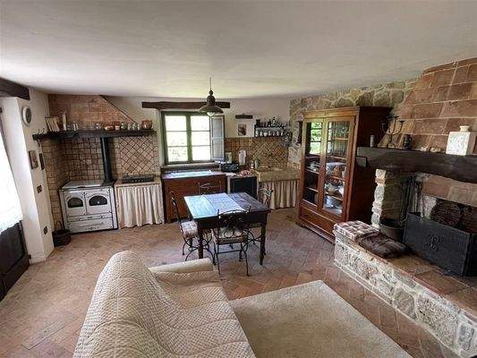 Wohnzimmer mit Kamin