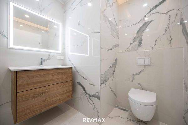 Bad 1 mit hochwertiger Ausstattung