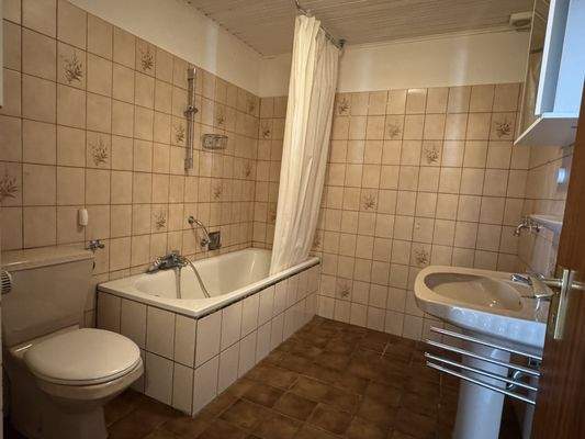 Wannenbad in der Erdgeschosswohnung