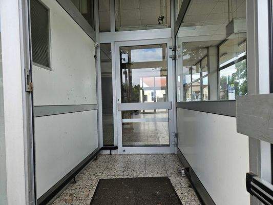 Eingangsbereich vorne mit Windfang