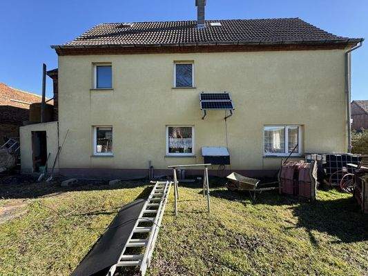 seitliche Hausansicht