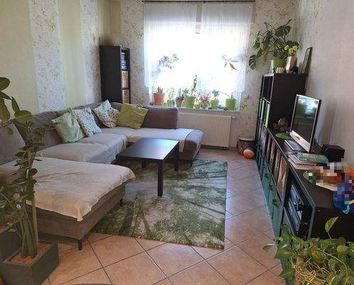 Wohnzimmer zur Straße im EG