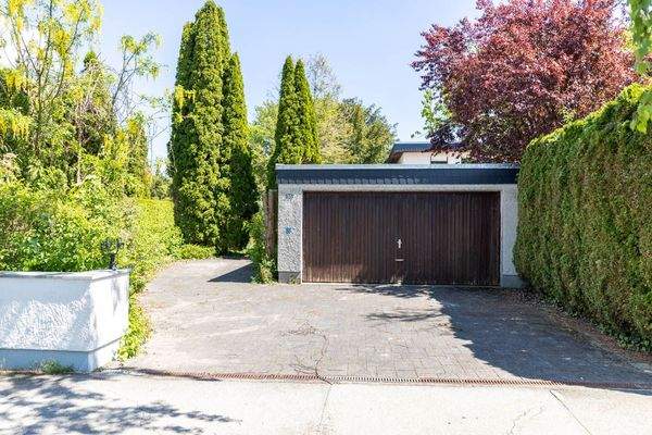 Schönes Grundstück mit Altbestand