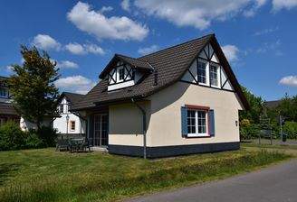 Freistehendes 4-Personen-Ferienhaus mit neuer Küche und 2 Bädern im Ferienresort Cochem036