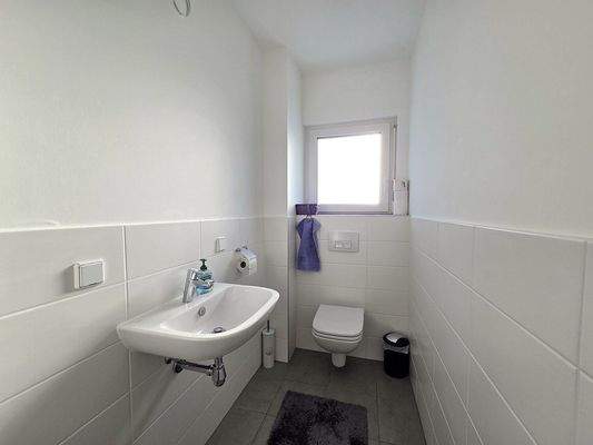 Gäste-WC - Haus links