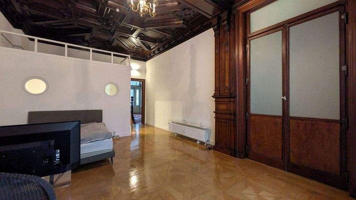 Beeindruckende Holzdecke